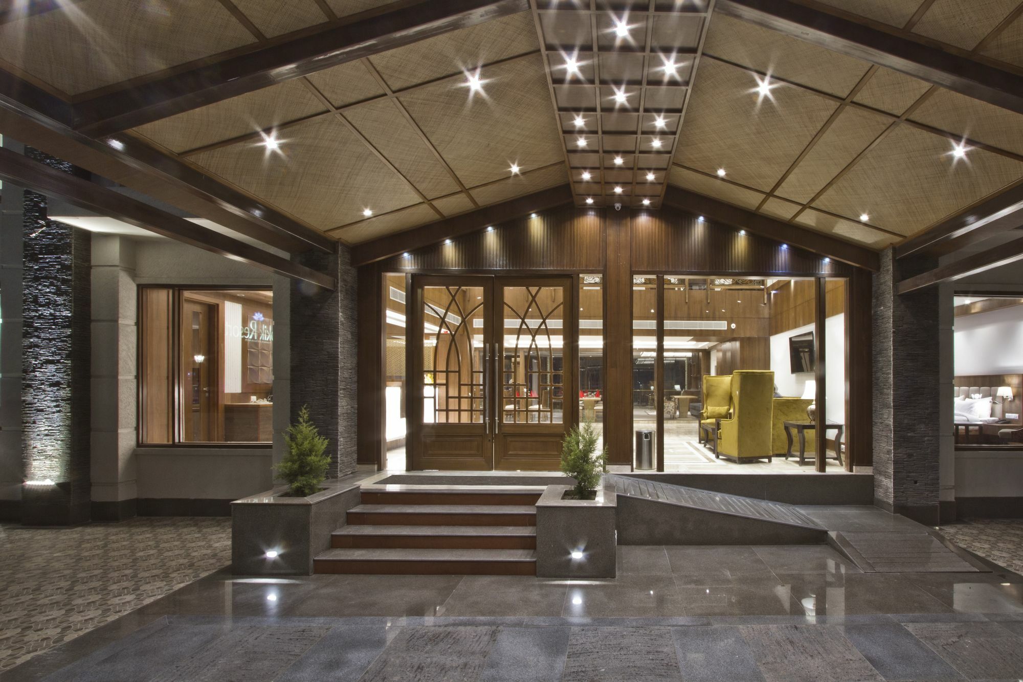 Alokik Resort- Pure Veg Manāli Exterior foto