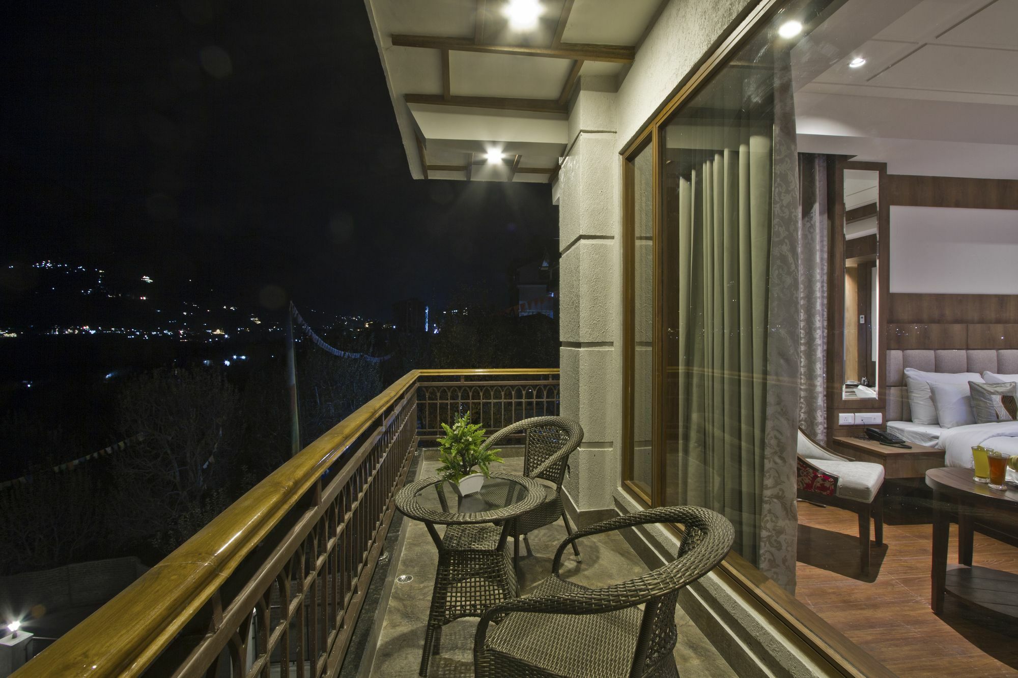 Alokik Resort- Pure Veg Manāli Exterior foto